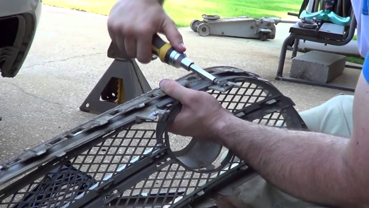 how to replace the grill of a VW Beetle