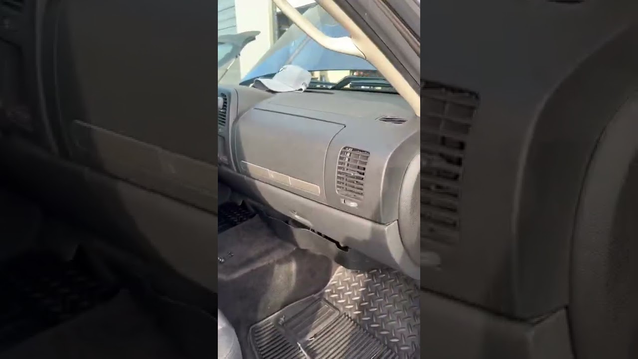 2013 Chevrolet cabin air or no cabin air filter location