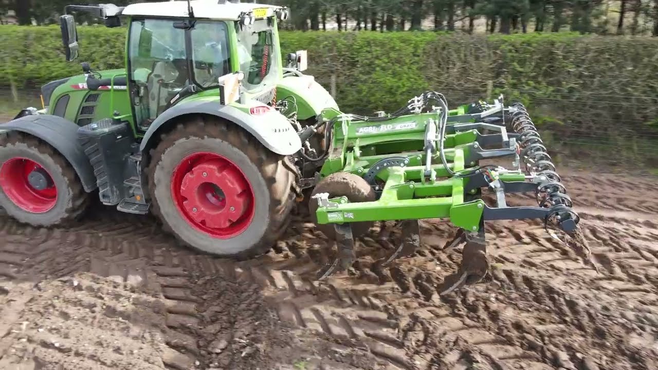Agriweld  4m Drag with Fendt 724 Vario