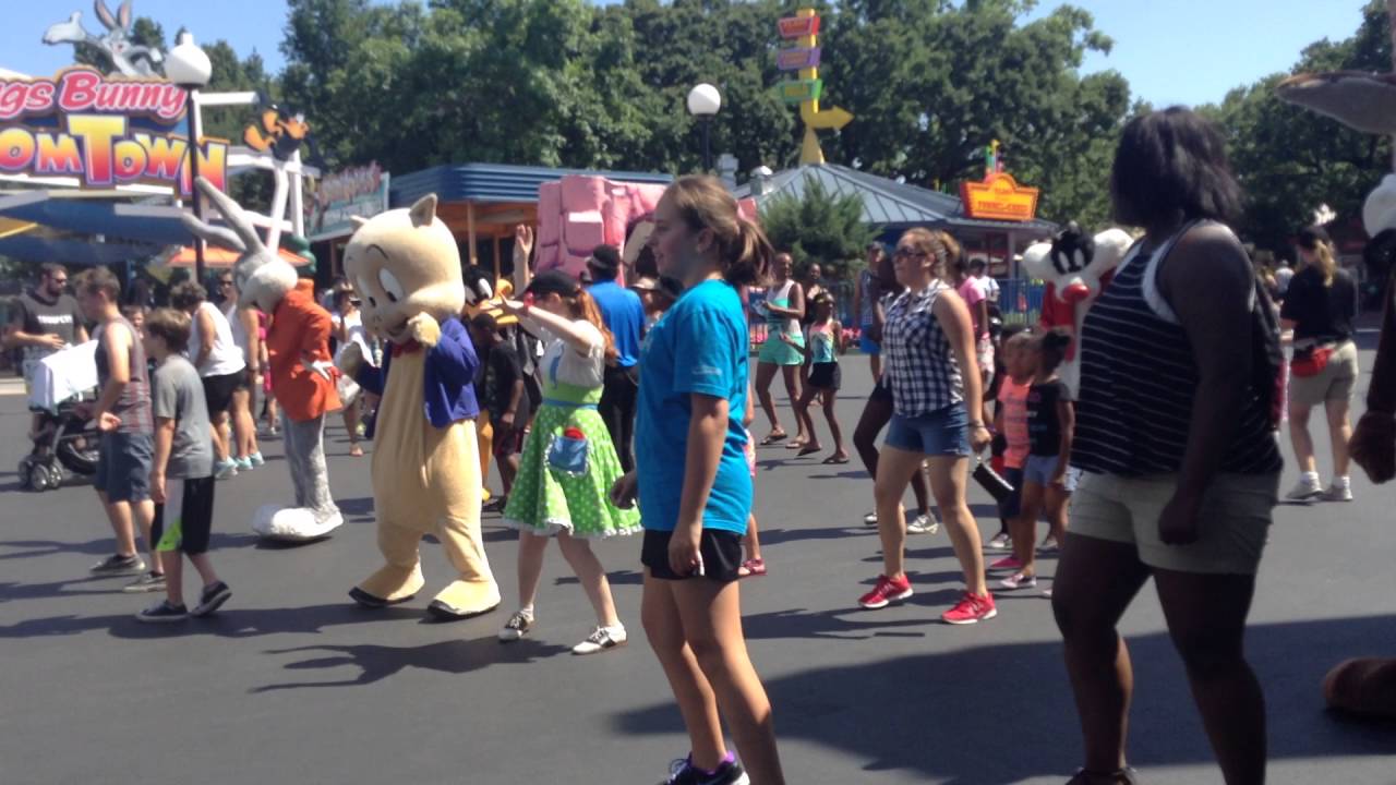 Looney Tunes Dance Party @ Six Flags Over Texas 6/8/2016