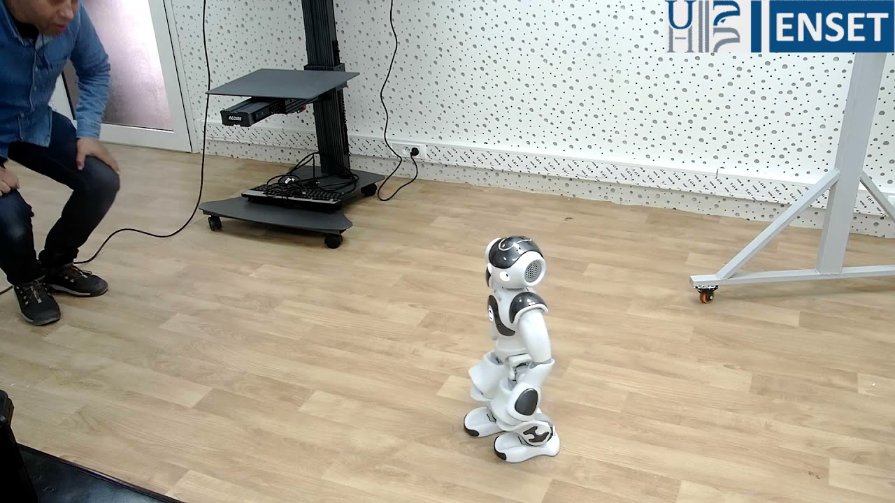ROBOT NAO N7M EN MOUVEMENT
