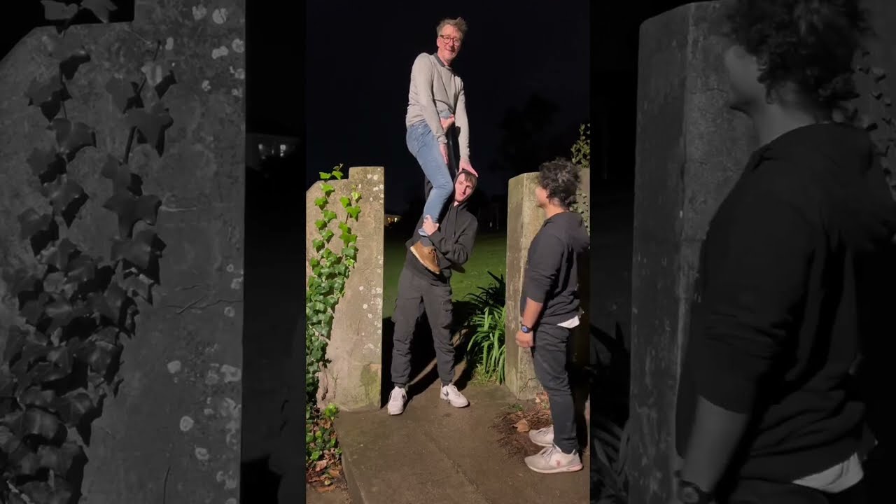 Human Overhead lifts with one arm