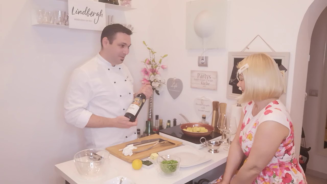 Kochen zuhause. Profik&uuml;che, gew&uuml;rzt mit Herz & guter Laune(heute: Branzinofilets)