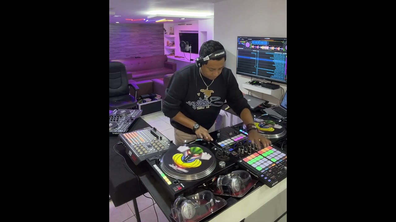 Santiago Dj Lobo Regueton Megamix