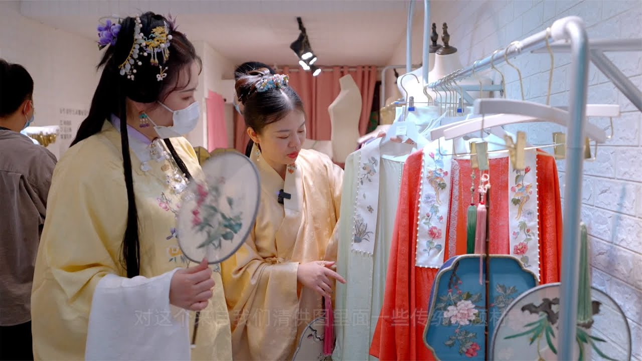 缂丝刺绣哪家强,当代主母中的缂丝制在现代能卖多少钱？#国风合伙人