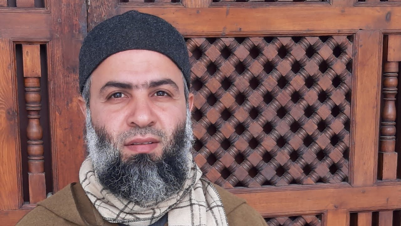 (إن من أحبكم إلي وأقربكم مني مجلسا ... أحاسنكم أخلاقا) لماذا قال(أحب وأقرب) مفردين و(أحاسن) جمعا؟
