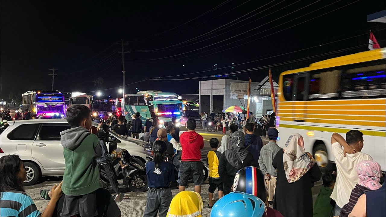 Telolet basuri artis bus indonesia di terminal dhaksinarga wonosari gunungkidul