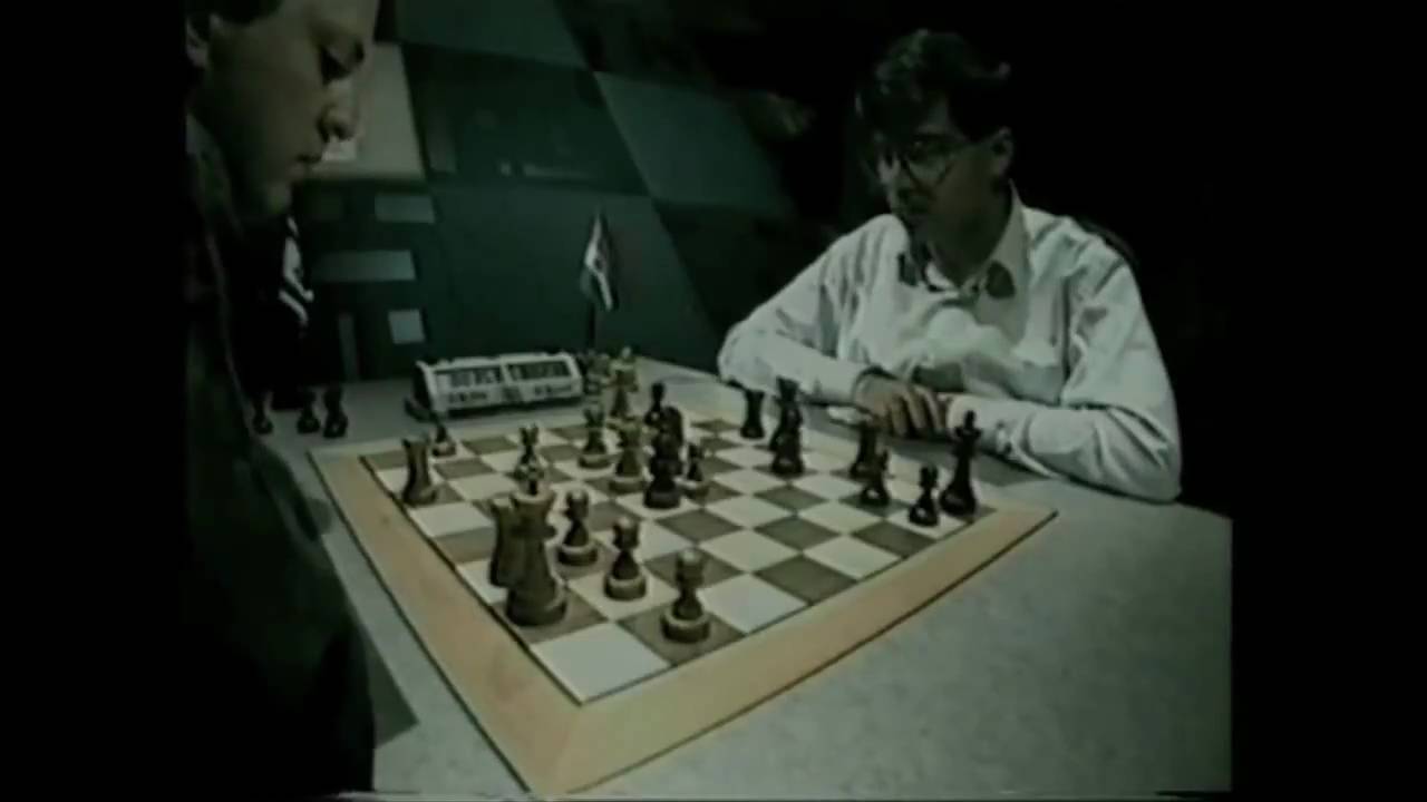 Ананд тратит 01:43 на 4-й ход в блице?!