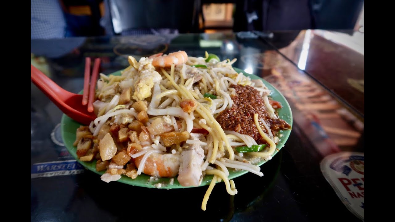 My personal favourite FRIED HOKKIEN MEE! (Singapore street food)