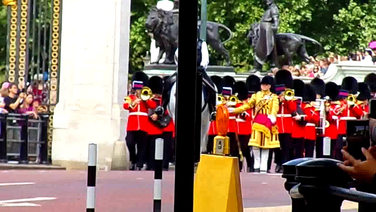 Changing The Guard - Band Of The Welsh Guards Led by Drum Major Gareth
