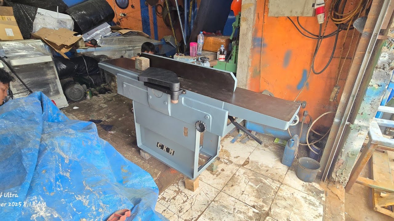 Pengerjaan Mesin Jointer 31cm Merk CKM TAIWAN
