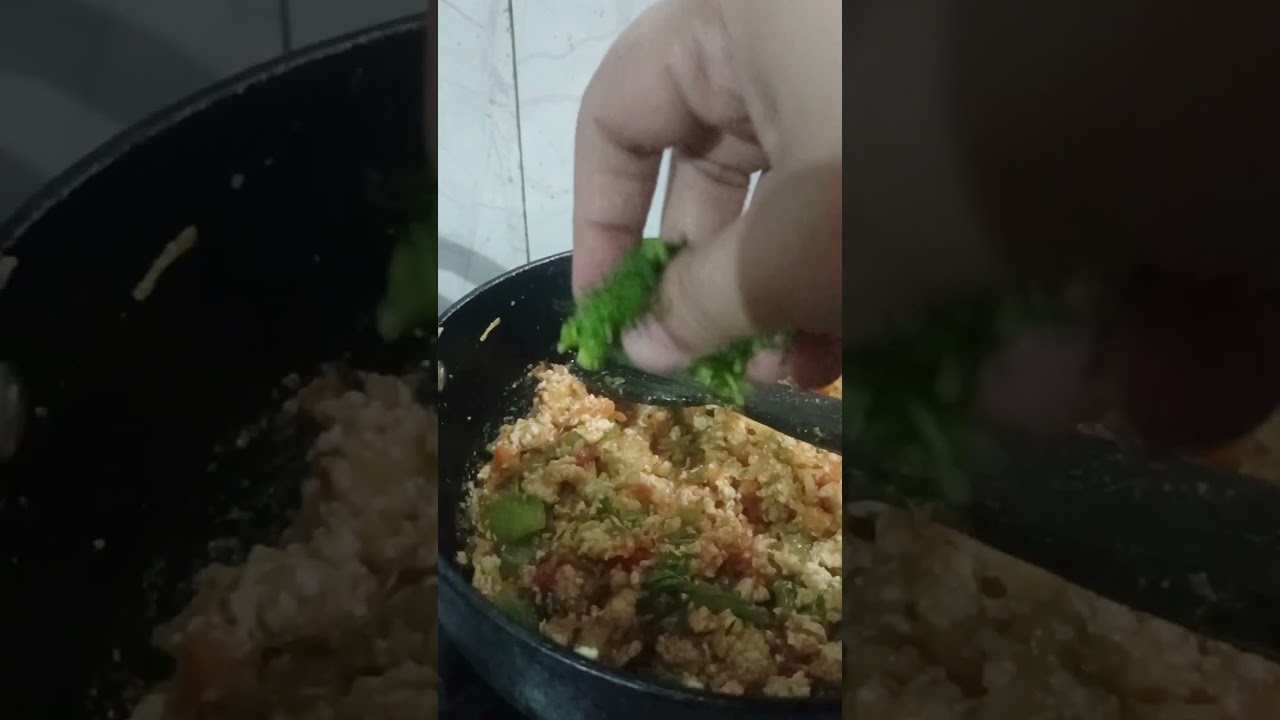 Mintu mein banae Ramzan ke liye chicken samosa 🥟👌🍴😋 please subscribe my channel 😔