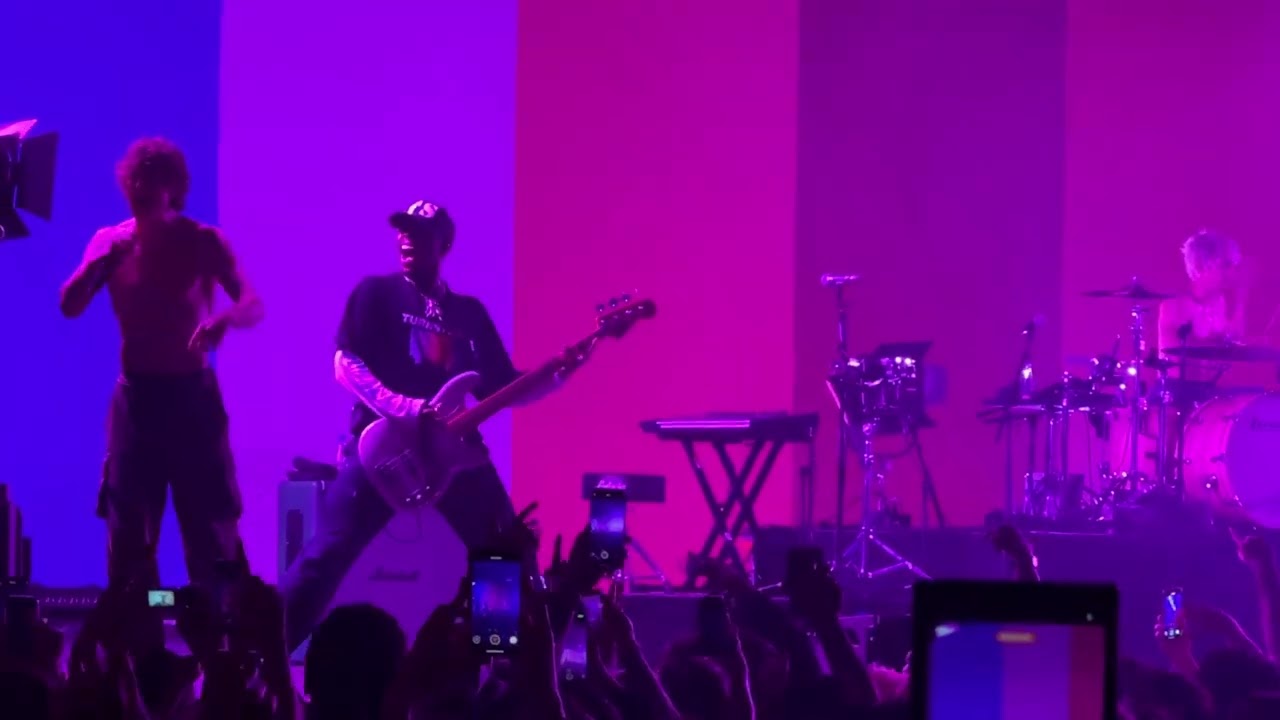 Turnstile - HOLIDAY @ Sant Jordi Club (Barcelona), 24/11/2025