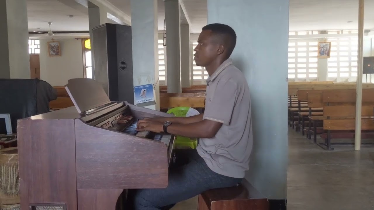 BWANA ALITUTENDEA MAMBO MAKUU:: R. KAHAMBA