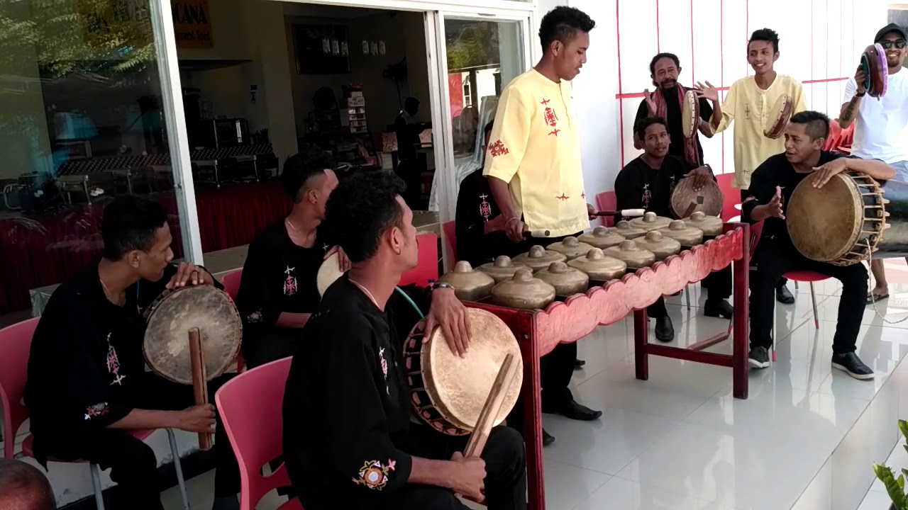Glen Fredly & Fofid  Pukul Tifa Totobuang Dengan Pemuda Amahusu-Ambon
