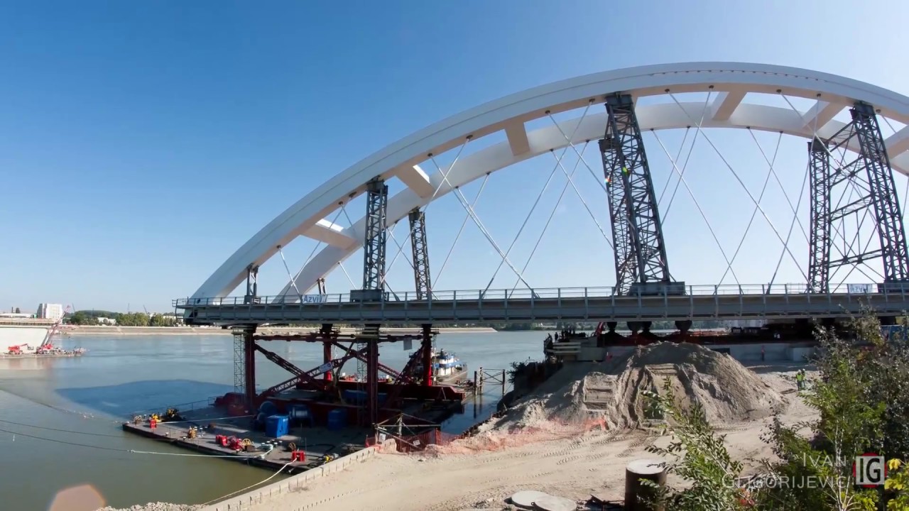 Montiran mali luk novog Zezeljevog mosta / Launching of a bridge span