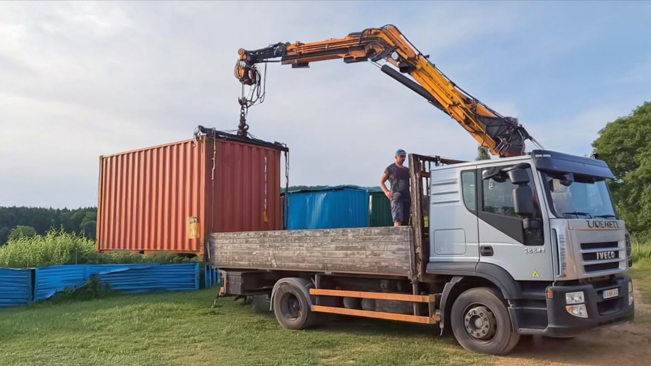 Молодая пара строит DIY ДОМ ИЗ КОНТЕЙНЕРА с ТЕРРАСОЙ | От начала до конца от @Construyendo-Juntos