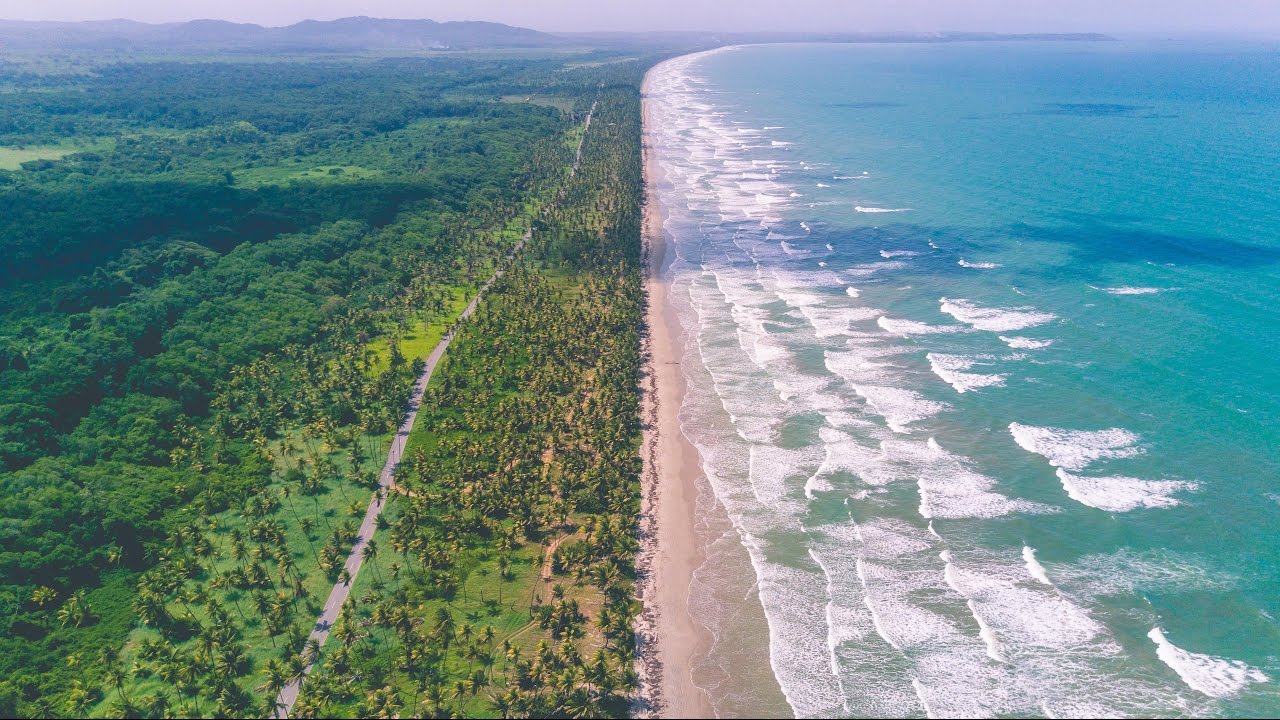 10 MILE LONG BEACH IN TRINIDAD
