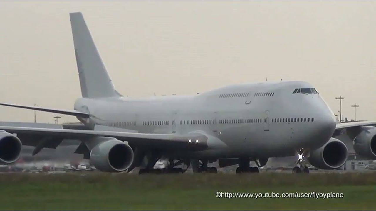 Qatar Amiri B747-8i [A7-HHE] | Crosswind Landing @ Hamburg Airport
