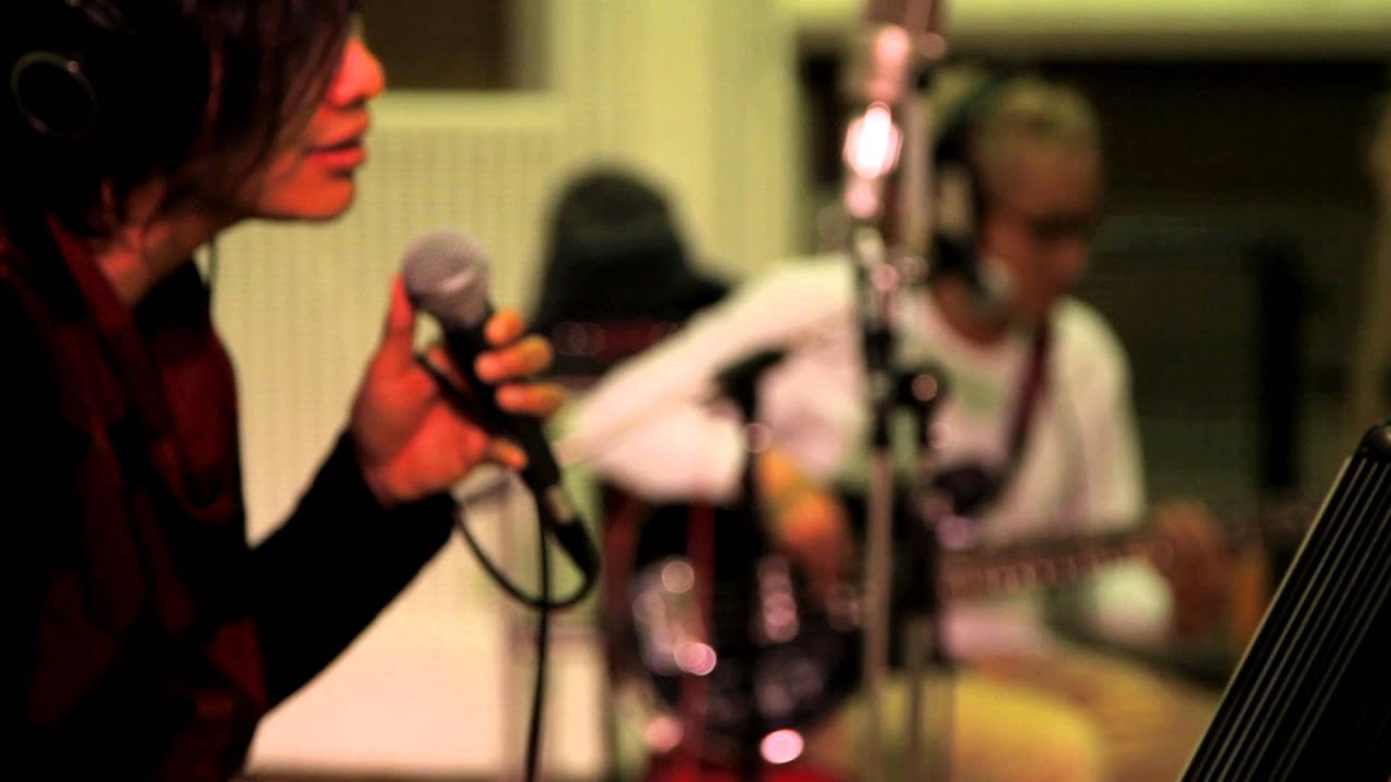 GIGI - Meja Ini (Official Music Video) Live At Abbey Road Studio