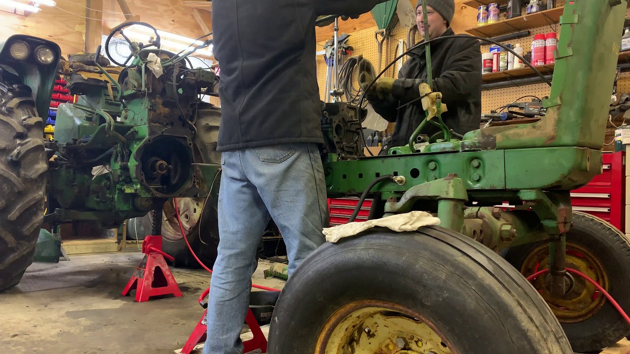 Splitting the John Deere 2510, Removing Crankshaft and Cylinder Liner