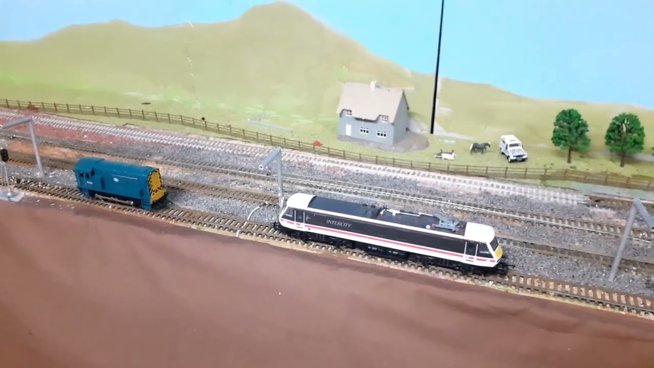 Model railway Working catenary system for pennies