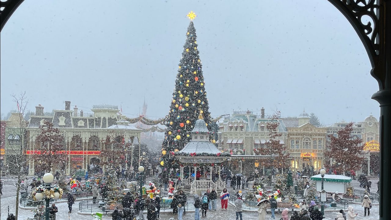 Disneyland Paris in the snow! January 2026
