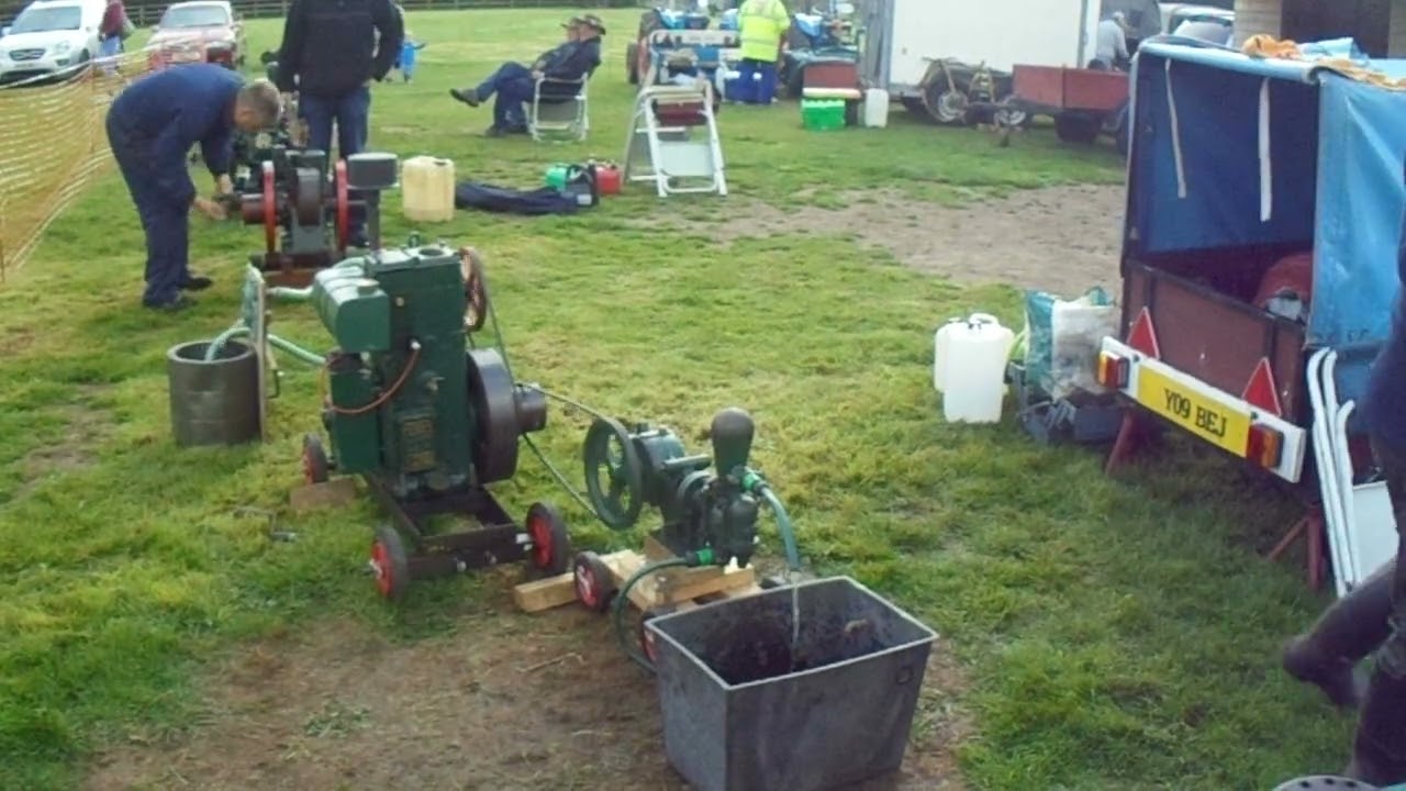 HOW TO START A  STATIONARY ENGINE LISTER D .
