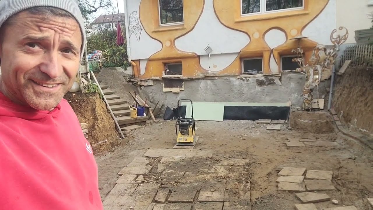 👷&zwj;♂️ Nass Einarbeiten von Bauschutt  Beton Resten Gehwegplatten in Stellplatz schottern.