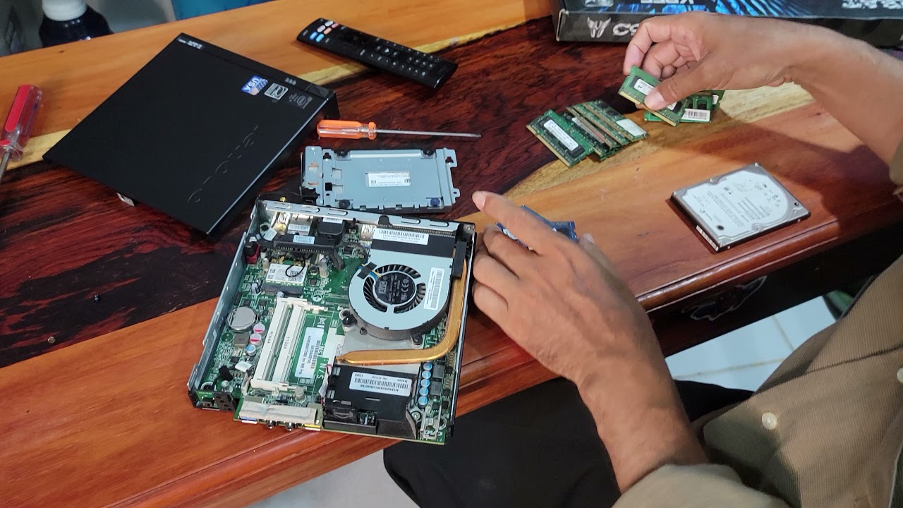 Cómo cambiar memoria RAM a mini PC Lenovo ThinkCentre M93P ?