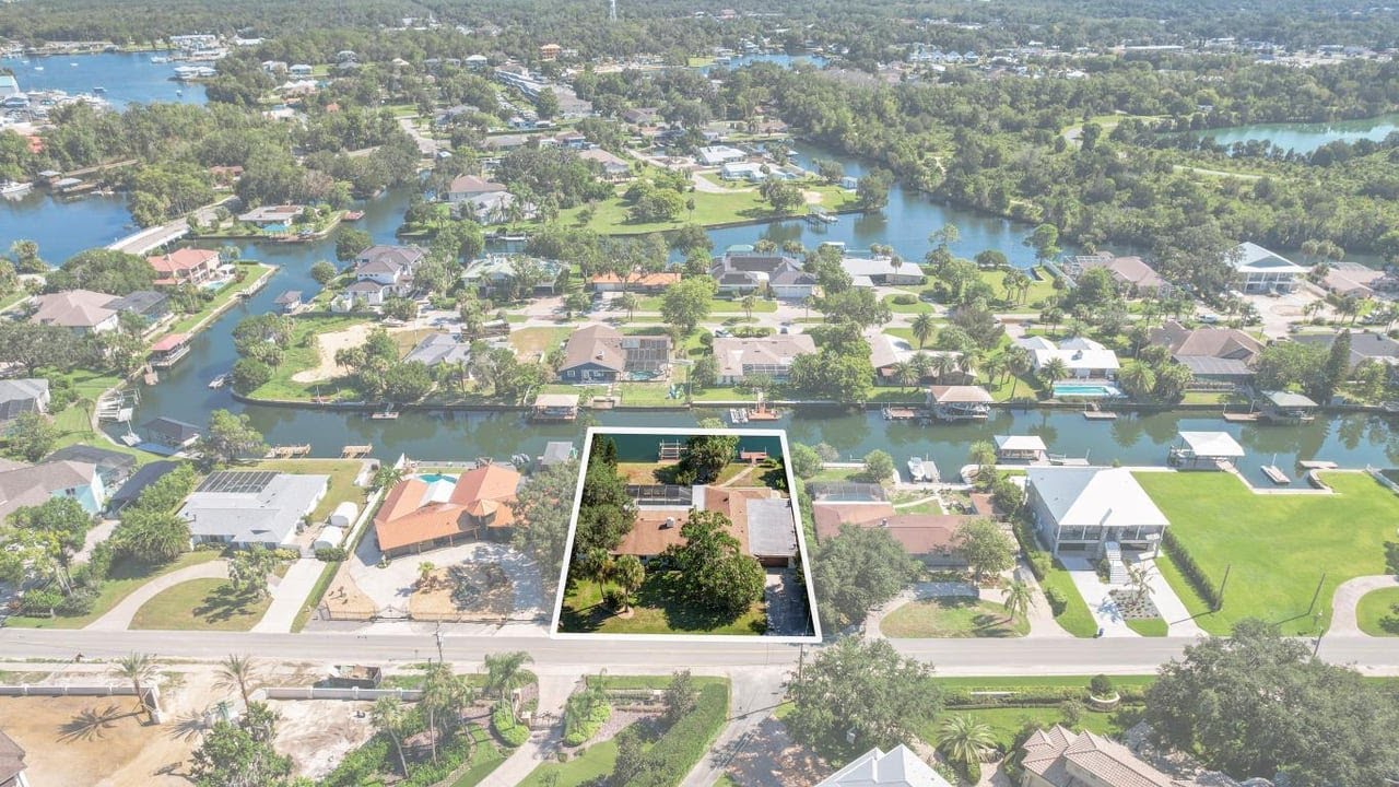 827 SW Kings Bay Dr, Crystal River, FL