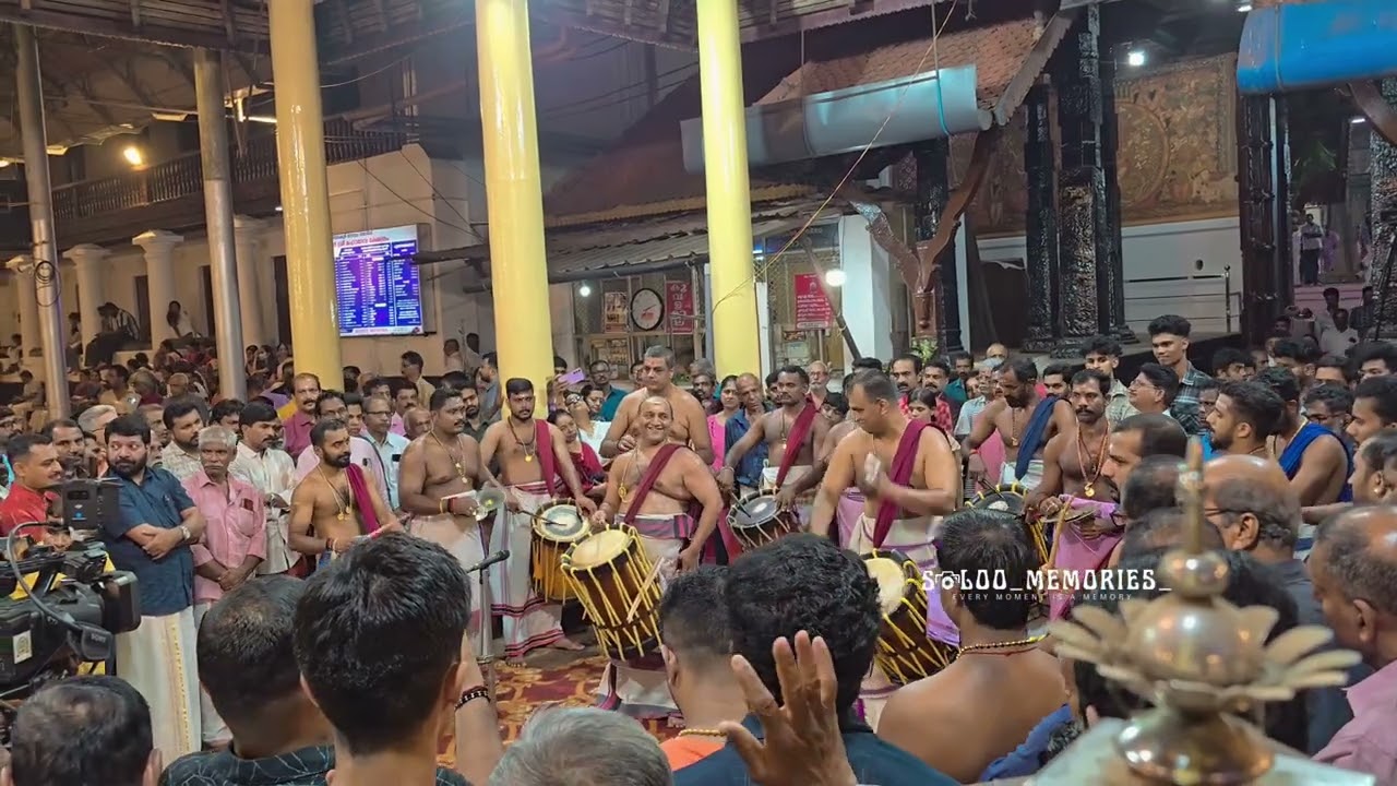 SREERAJ MAARAR, CHIRAKKAL NIDHEESH MAARAR #thayambaka #keralatemplefestival #travel #ulsavam 