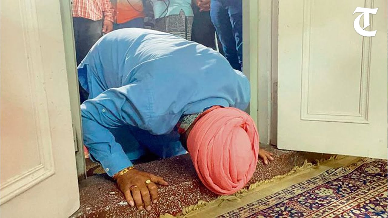 Patiala: Newly appointed PPCC chief Navjot Singh Sidhu pays obeisance at Gurdwara Dukhniwaran Sahib