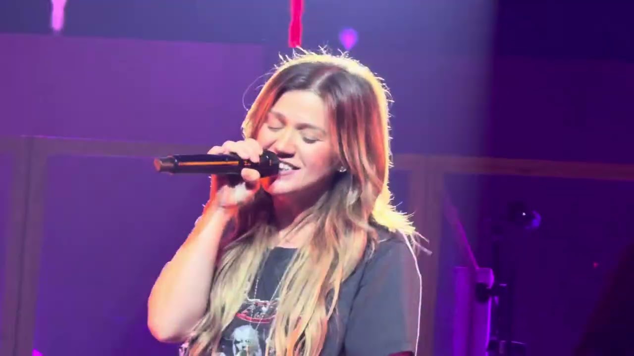 KELLY CLARKSON MY LIFE WOULD SUCK WITHOUT YOU STUDIO SESSIONS LAS VEGAS 7.19.25