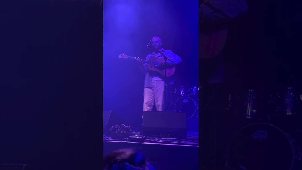 Dermot Kennedy For Island Fires and Family Live