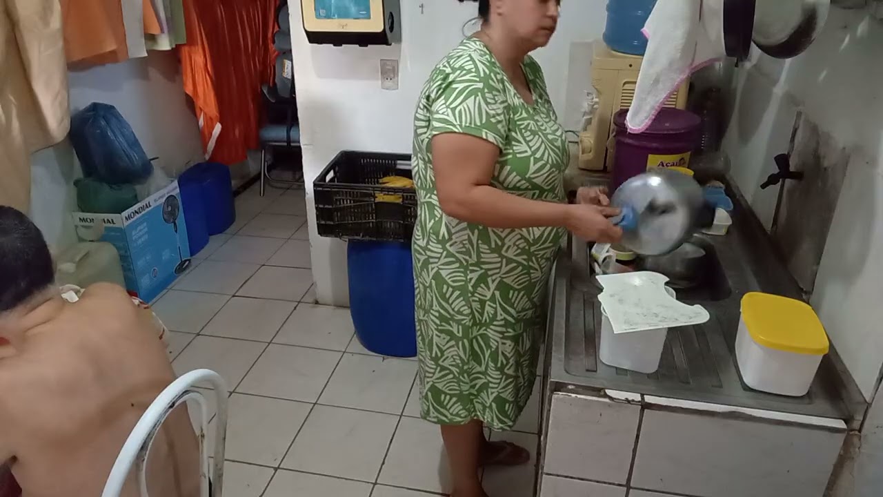 Colocando os legumes no 🔥 fogo. Para o almoço 😋🥰🌷