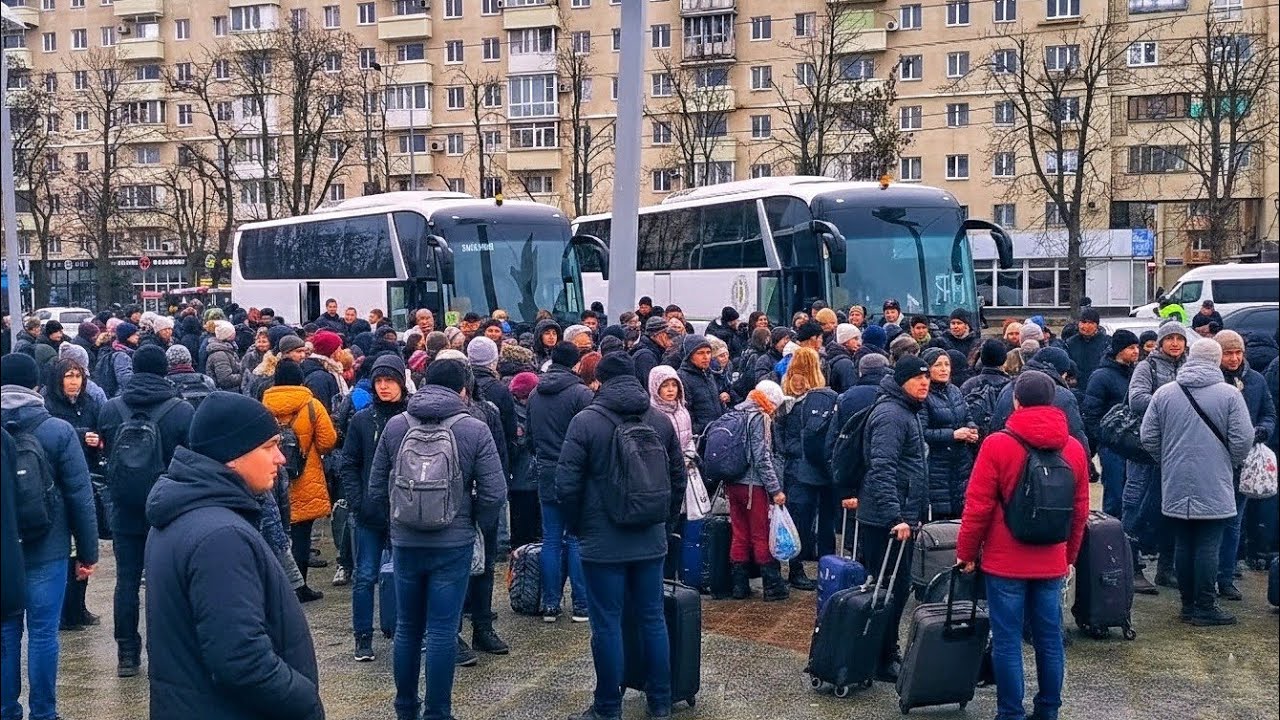 МАРИУПОЛЬ ВОЗВРАЩАЮТСЯ Обратно в город Массовая встреча🏢Ремонт города жизнь Сегодня