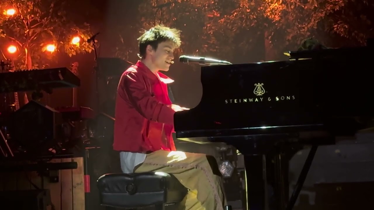 Jacob Collier 5-31-2024 - 8 of 10 - Kansas City Music Hall - Close to You   (audience choir)