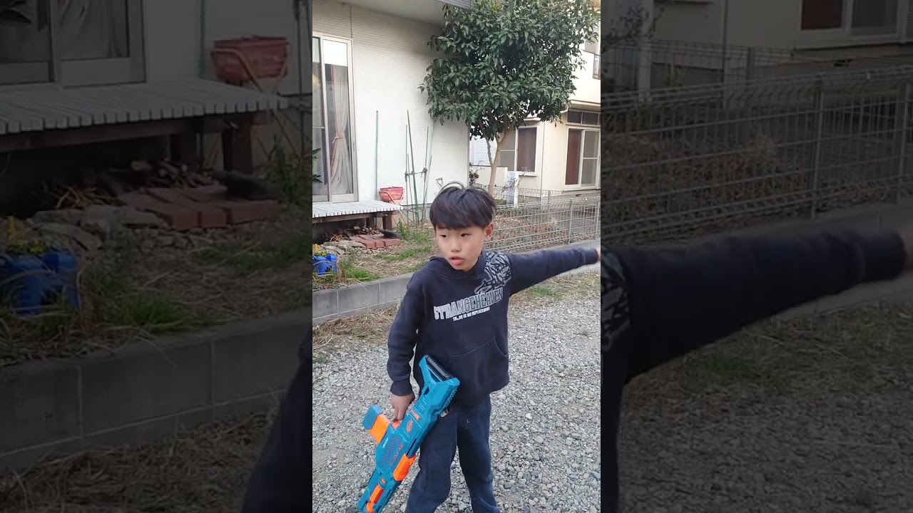 かずまくん、ナーフガンで遊ぶ。