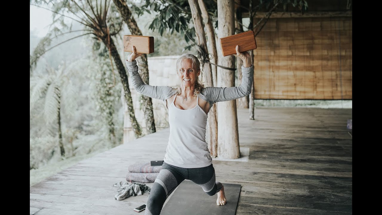Yogabali.com Bali Yogalehrer Ausbildung & Yoga Urlaub 2023 - Dein Abenteuer vom Vulkan zum Strand