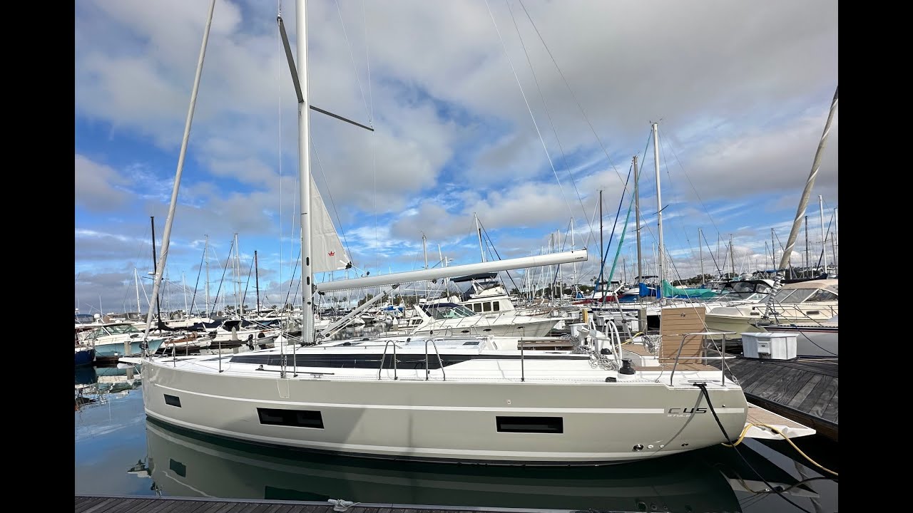 Видеообзор новой парусной лодки Bavaria Yachts C45 2024 года выпуска. Автор: Ян Ван Тайл, брокер ...