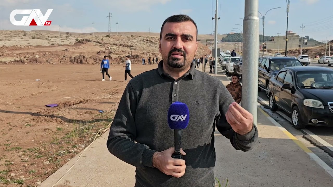 ده‌رگه‌هێ بنگه‌هێ ساخله‌مییێ زوى دهێته‌گرتن و خه‌لك دمینیته‌ چاڤه‌رێ