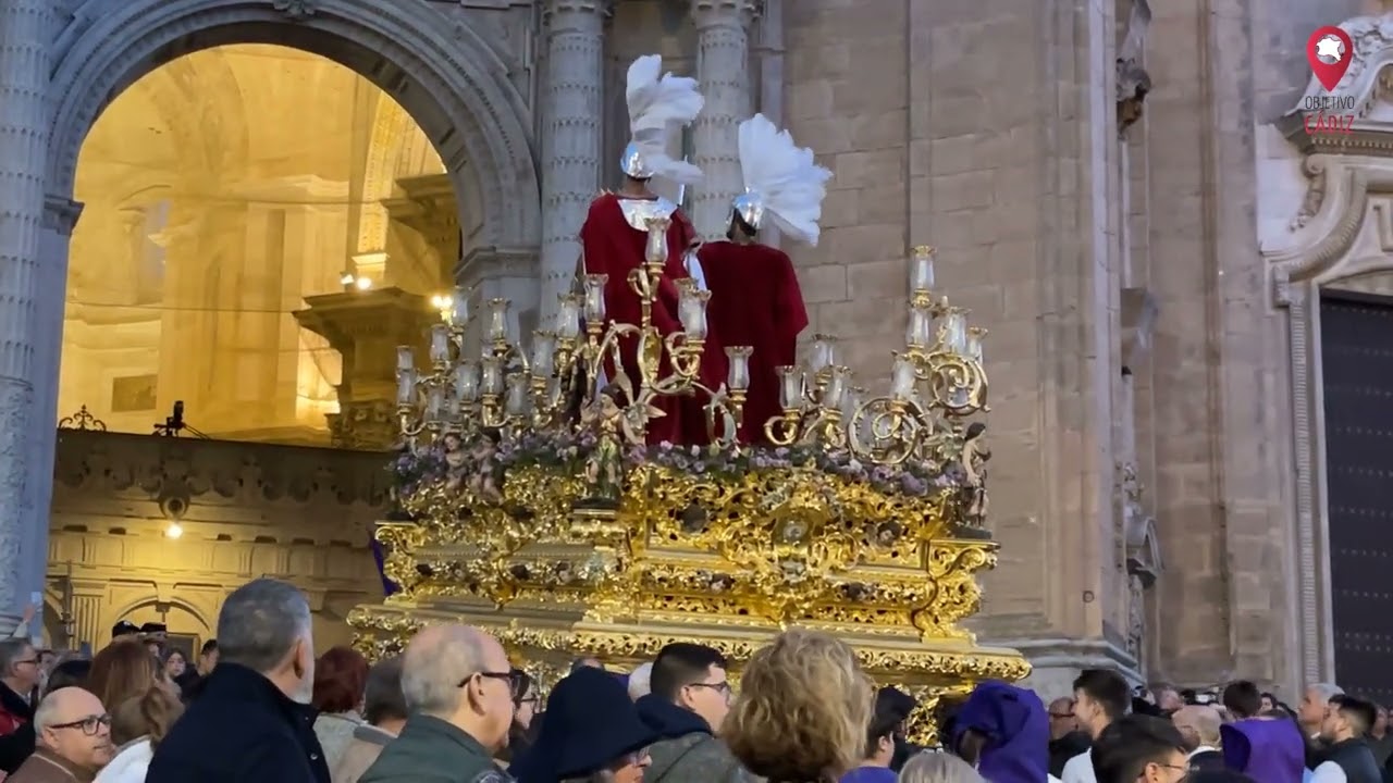 Jesús de la Salud (Cigarreras) entrando en la Catedral a sones de 