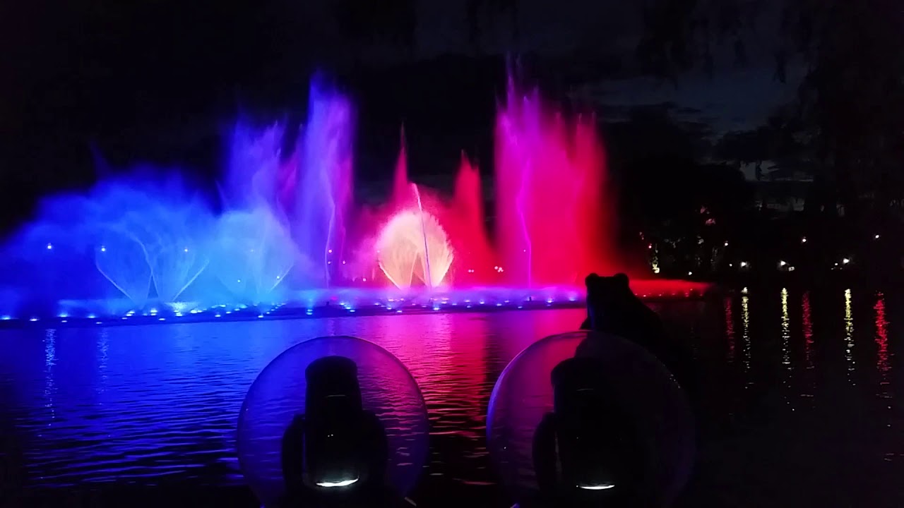 Aquanura : Premier en Europe, troisième au monde : Spectacle aquatique à Efteling park - Water show