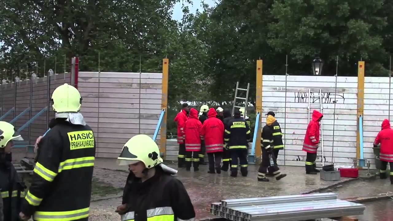 Flooding Forces Thousands to Flee Czech Capital