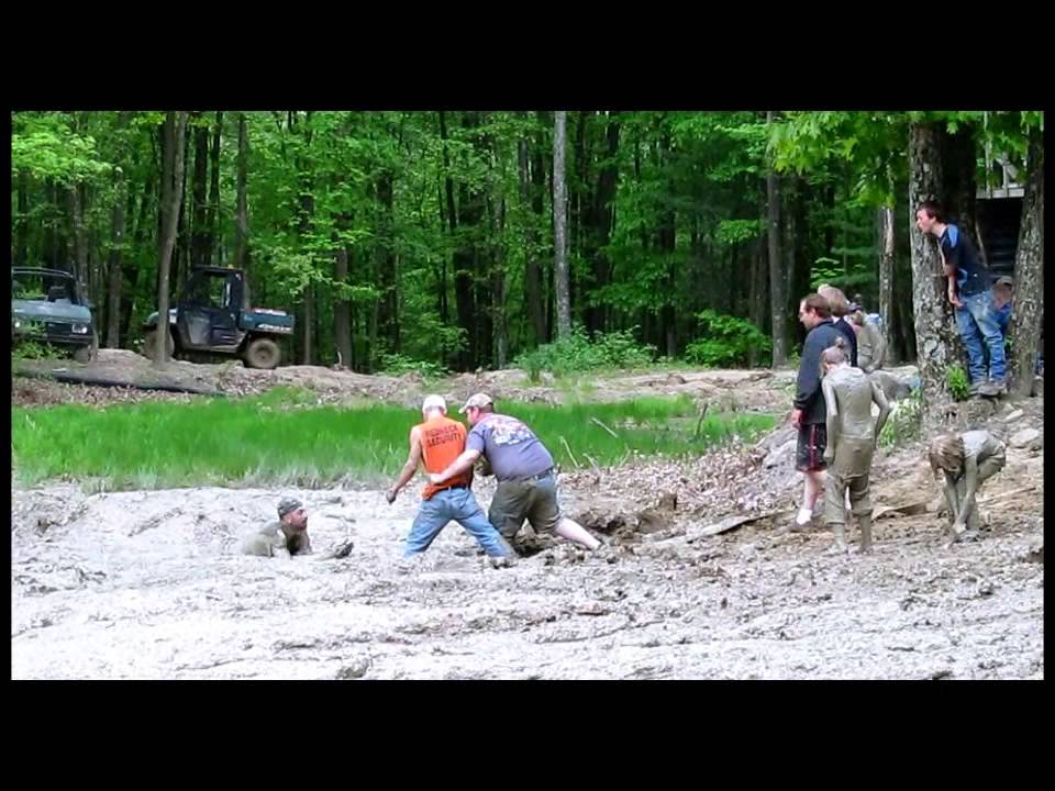 (#22) MUD CREW USES TOW STRAP TO PULL 