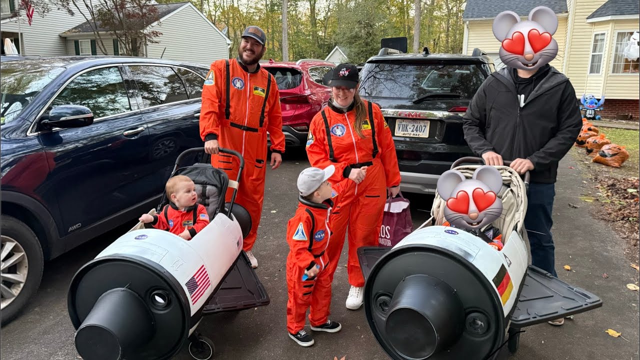 Space Shuttle stroller costumes for Halloween!