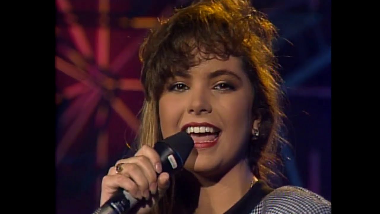 LUCERO interpreta Tu Amiga Fiel