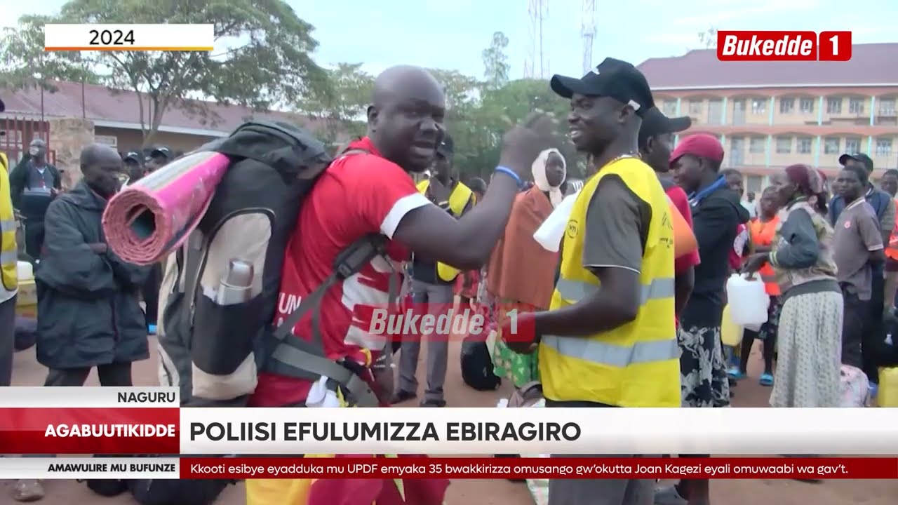 Abalamazi batandise okutambula okujja e Namugongo ku lwa Abajulizi  nga Poliisi bwebawerekera
