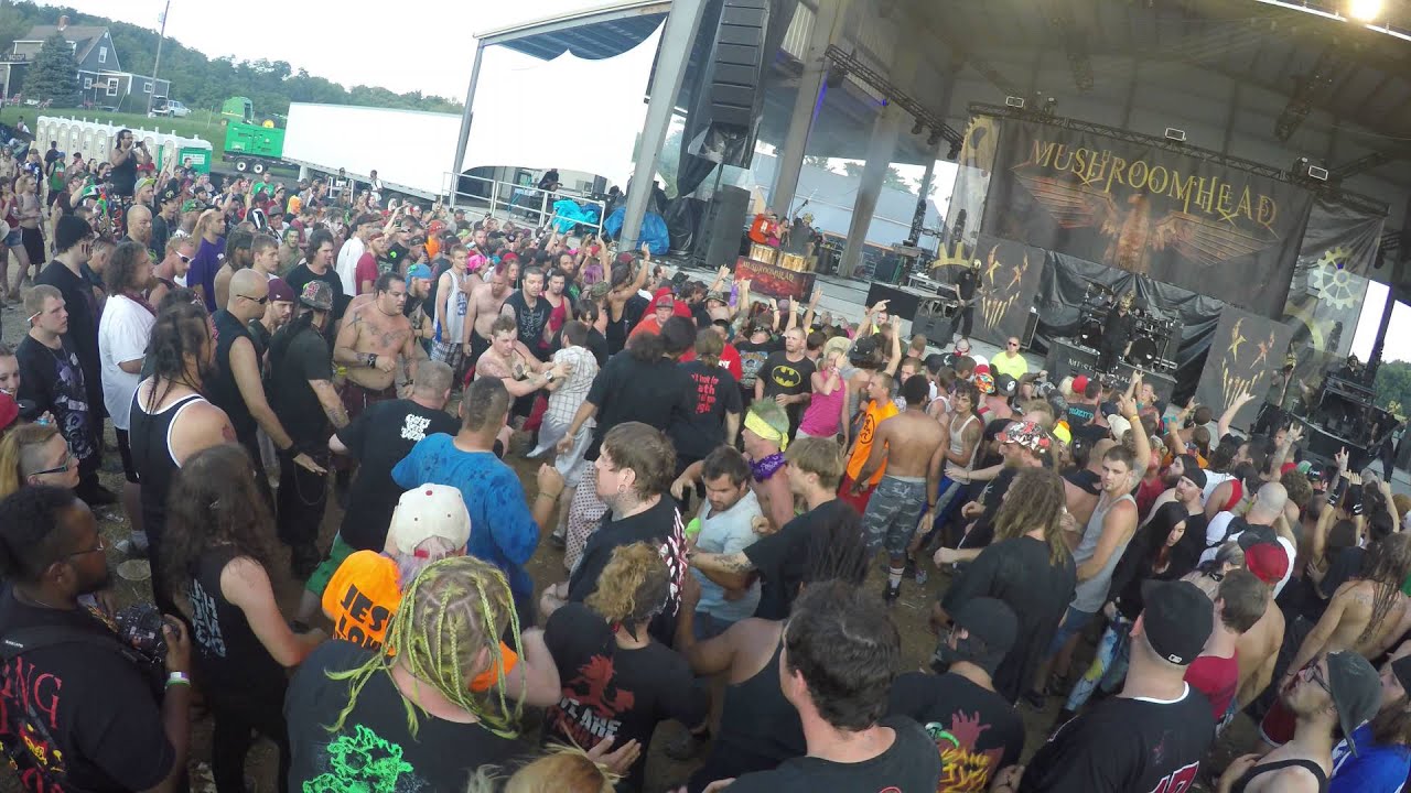Mushroomhead mosh pit